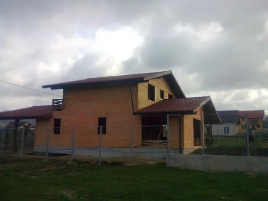 Case din lemn masiv - Comuna Bistra / Alba