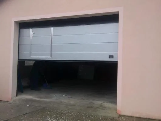 Usi de garaj - usi industriale - automatizari - Falticeni / Suceava