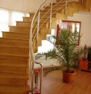 Scari interioare din lemn - Piatra Neamt