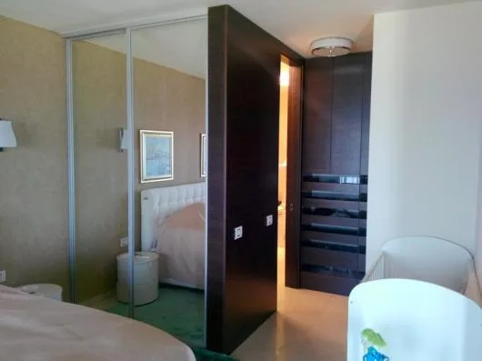 Dragalina / Calarasi - Constructii sticla: cabine de dus. mobilier - scari,usi