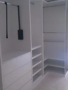 Dragalina / Calarasi - Constructii sticla: cabine de dus. mobilier - scari,usi
