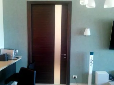 Dragalina / Calarasi - Constructii sticla: cabine de dus. mobilier - scari,usi