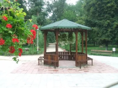 Tomesti / Iasi - Amenajari gradini - impaduriri - mobilier urban