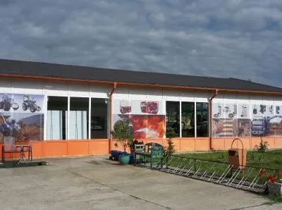 Comanesti / Bacau - Echipamente de curateniie si logistica