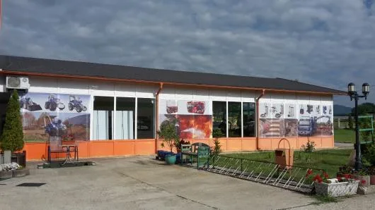 Comanesti / Bacau - Echipamente de curateniie si logistica
