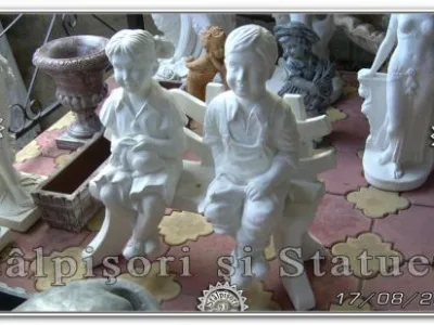 Cocorova / Mehedinti - Ornamente de gradina din beton