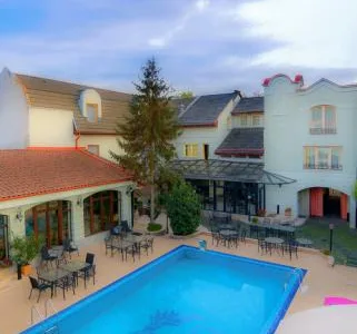 Oradea - Piscine din polipropilena si beton armat