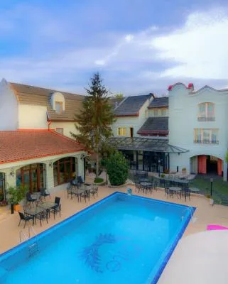 Oradea - Piscine din polipropilena si beton armat