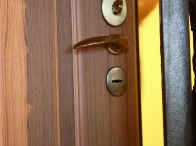 Deblocari usi Bucuresti