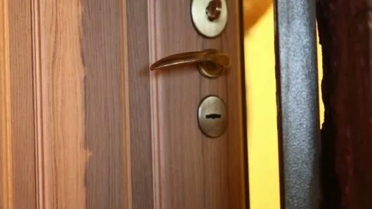 Deblocari usi Bucuresti