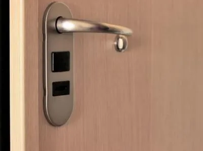 Deblocari usi Bucuresti