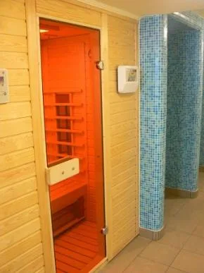 Odorheiu Secuiesc / Harghita - Constructii de saune si case din lemn