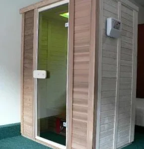 Odorheiu Secuiesc / Harghita - Constructii de saune si case din lemn