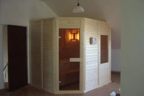Odorheiu Secuiesc / Harghita - Constructii de saune si case din lemn