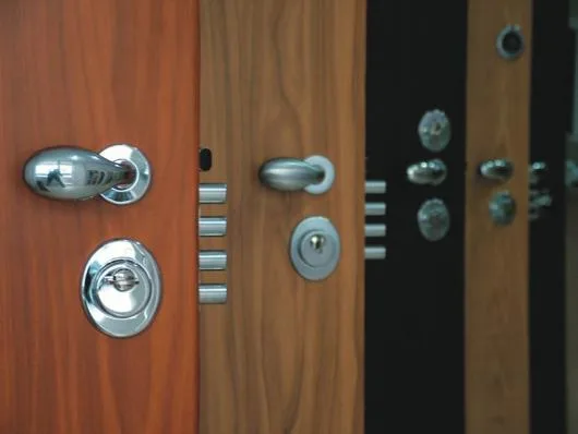 Distributie si deblocare usi