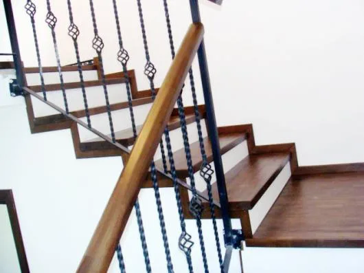 Usi - ferestre - scari - glafuri din lemn stratificat - Cateasca / Arges