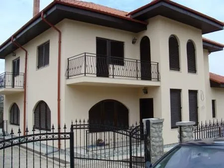 Usi - ferestre - scari - glafuri din lemn stratificat - Cateasca / Arges