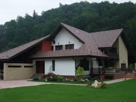 Usi - ferestre - scari - glafuri din lemn stratificat - Cateasca / Arges