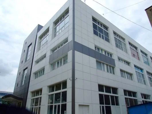 Fatade ventilate - tamplarie PVC si aluminiu