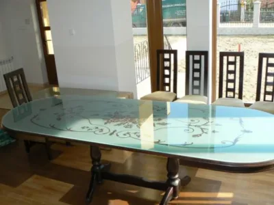 Mobilier si amenajari interioare din sticla