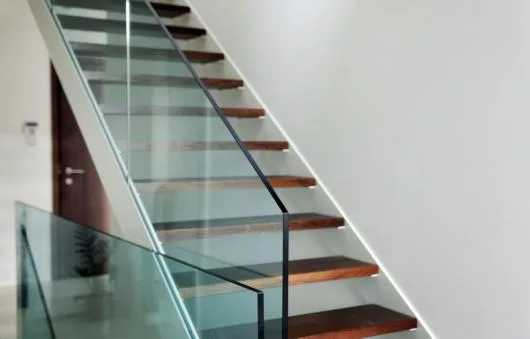 Mobilier si amenajari interioare din sticla