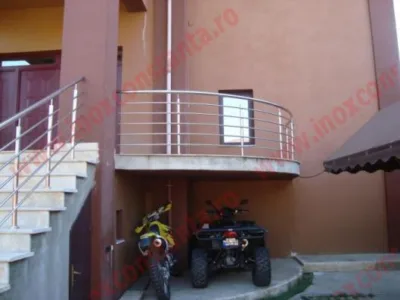 Balustrade si scari din inox sau lemn