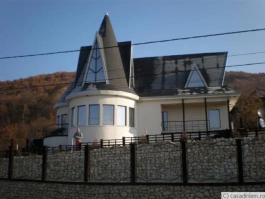 Constructii case pe structura de lemn Campulung - Arges