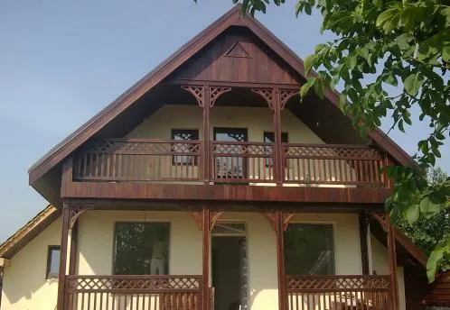 Case de locuit si case de vacanta din lemn - Comanesti / Bacau