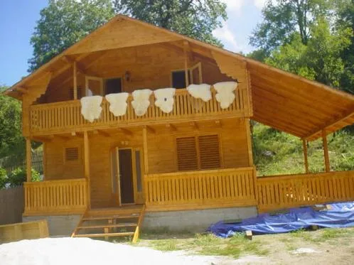 Ferestre - usi - mobilier - scari din lemn - Neagra Sarului / Suceava