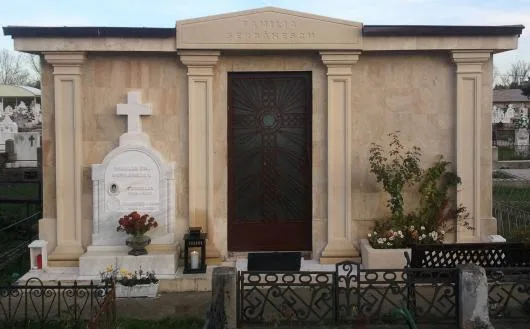 Lucrari din marmura - granit - roci ornamentale - Bucuresti