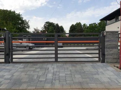 Usi de garaj sectionale rezidentiale si industriale - Sovata