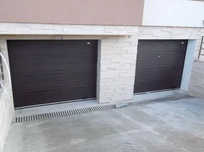 Usi de garaj rezidentiale si industriale si automatizari pentru usi - Gilau / Cluj