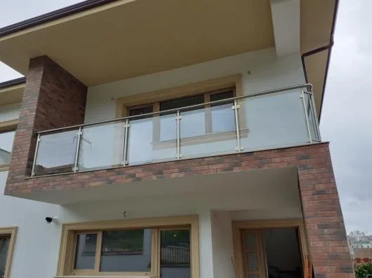 Balustrade din aluminiu eloxat si sticla securizata - Cluj Napoca