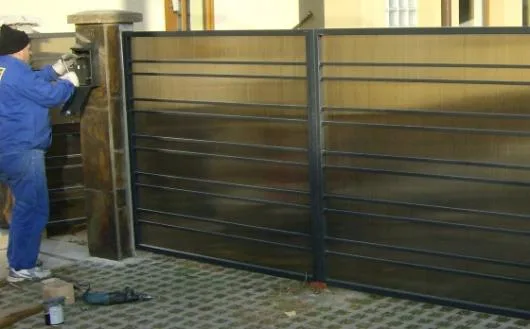 Usi garaj - confectii metalice - porti - usi - garduri - Arad