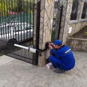 Instalator usi de garaj - industriale - mecanisme de actionare electrica - Suceava