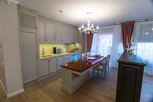 Mobilier din lemn masiv la comanda - Arad