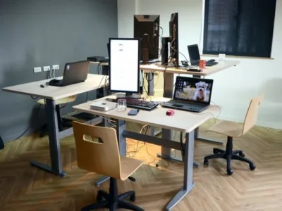 Birouri cu reglaj electric - scaune si mobilier comercial - Brasov