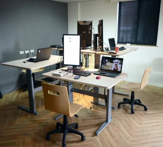 Birouri cu reglaj electric - scaune si mobilier comercial - Brasov