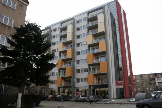 Tamplarie PVC si aluminiu - fatade ventilate - pereti cortina - Deva