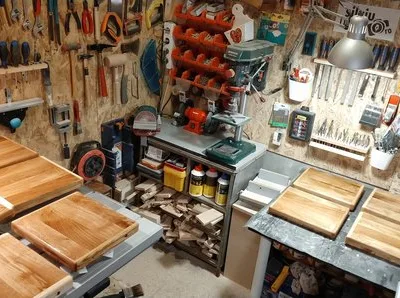 Atelier tamplarie obiecte unice din lemn masiv la comanda - Bucuresti