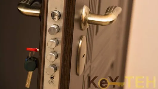 Deblocari - reparatii - montaj usi Bucuresti