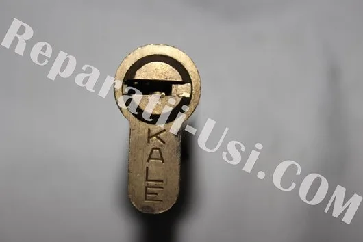 Deblocari usi Bucuresti