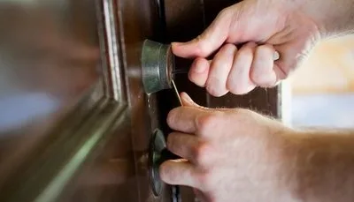 Deblocari usi Bucuresti