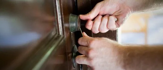 Deblocari usi Bucuresti