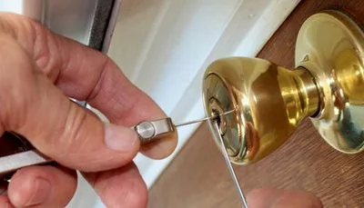 Deblocari usi Bucuresti