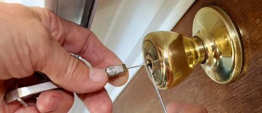 Deblocari usi Bucuresti