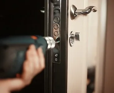 Lacatus usi Bucuresti