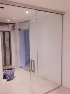 Amenajari interioare cu sticla securizata - Bucuresti