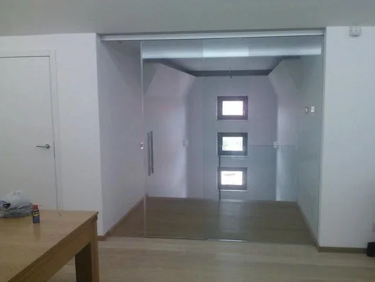 Amenajari interioare cu sticla securizata - Bucuresti