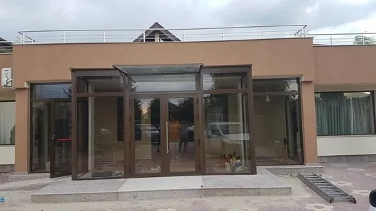 Amenajari interioare cu sticla securizata - Bucuresti